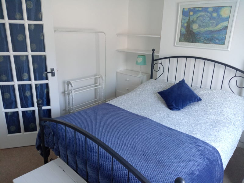 Photo 1: double bedroom