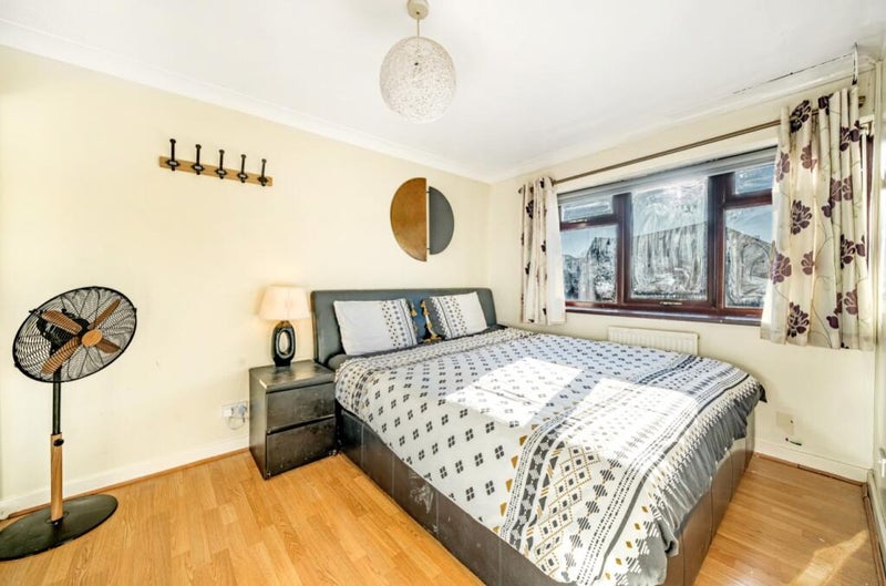 Photo 1: bedroom