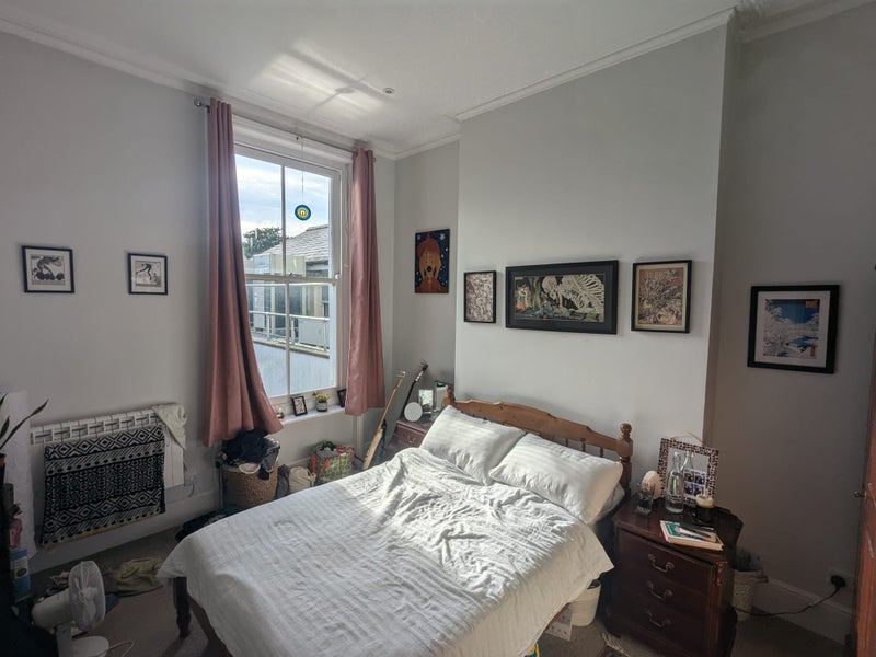 Photo 1: Bedroom