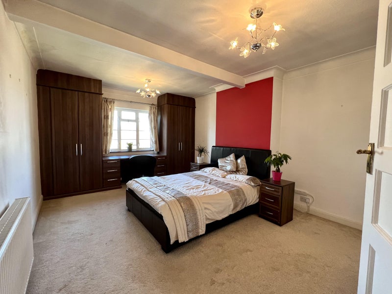 Photo 1: Bedroom