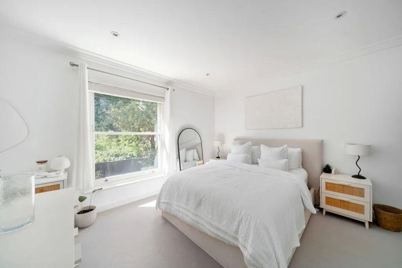 Photo 1: Large Double Bedroom