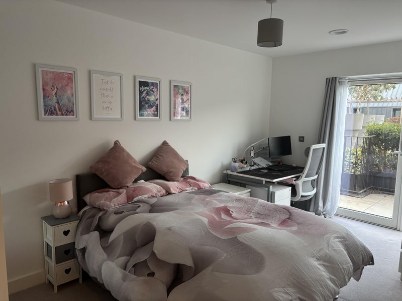 Photo 1: Bedroom