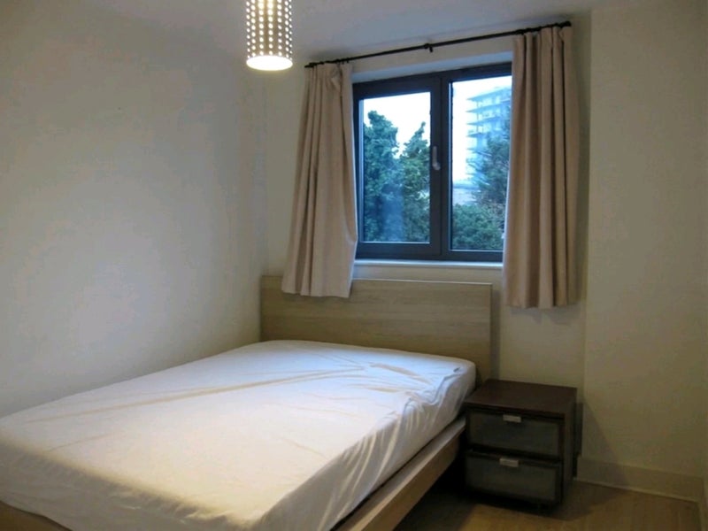 Photo 1: Bedroom