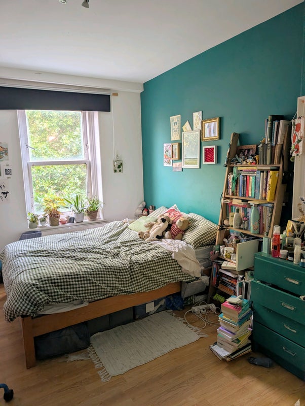 Photo 1: Room 4
