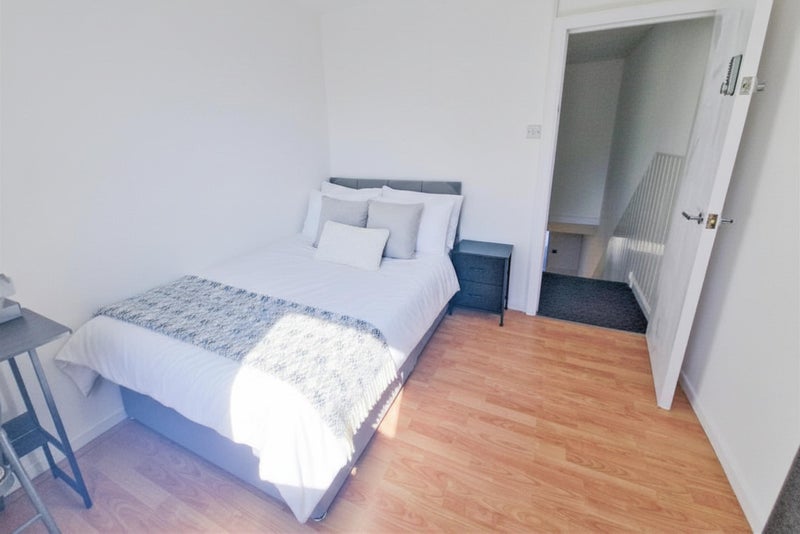 Photo 1: Room 2