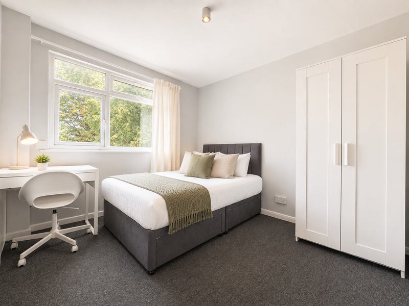 Photo 1: Room 1