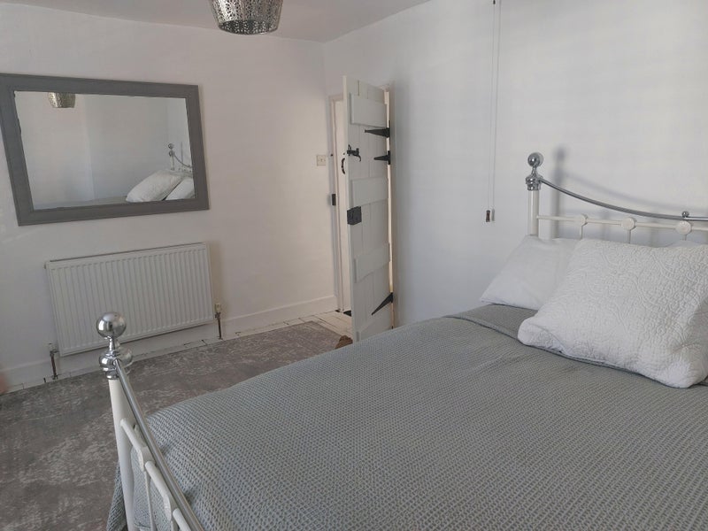 Photo 1: Monday to Friday bedroom 