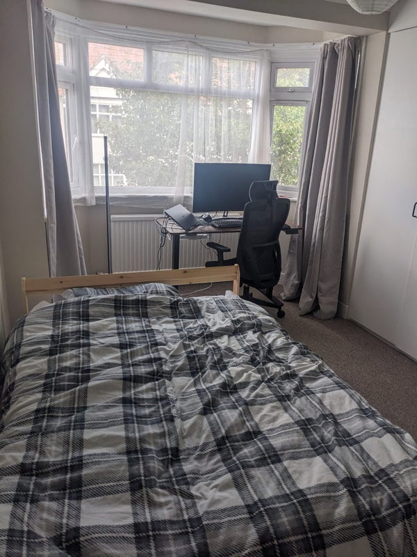 Photo 1: Bedroom