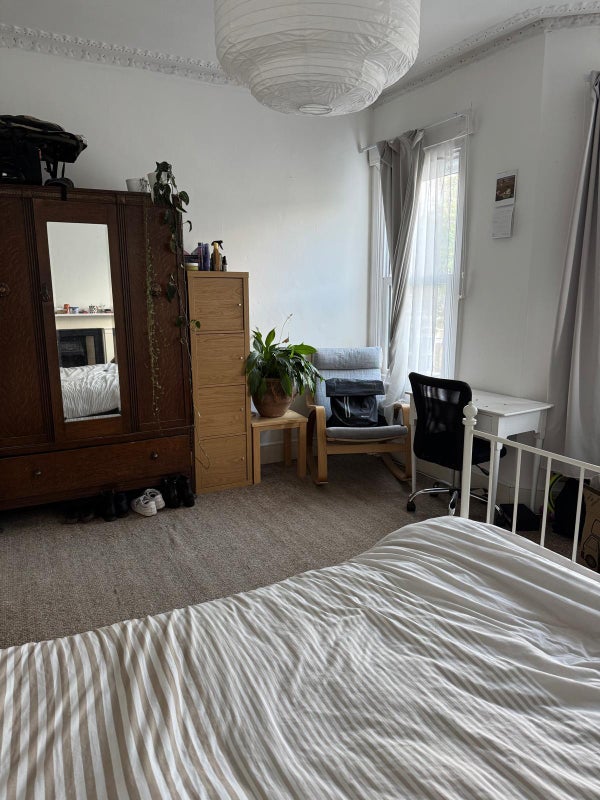 Photo 1: Room