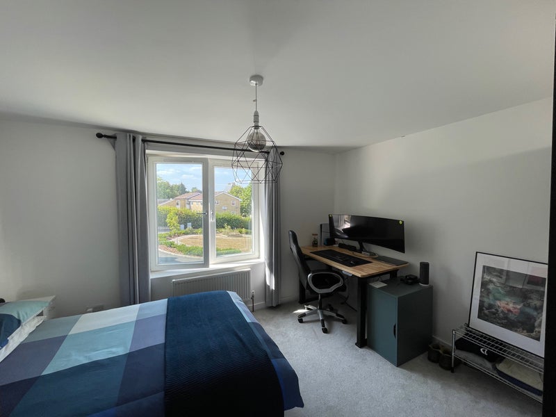 Photo 1: Bedroom