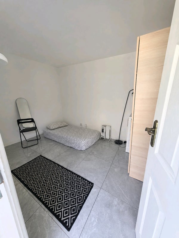 Photo 1: Room