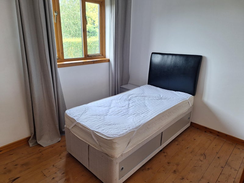 Photo 1: Bedroom