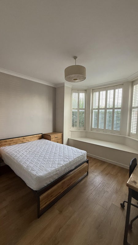 Photo 1: Bedroom