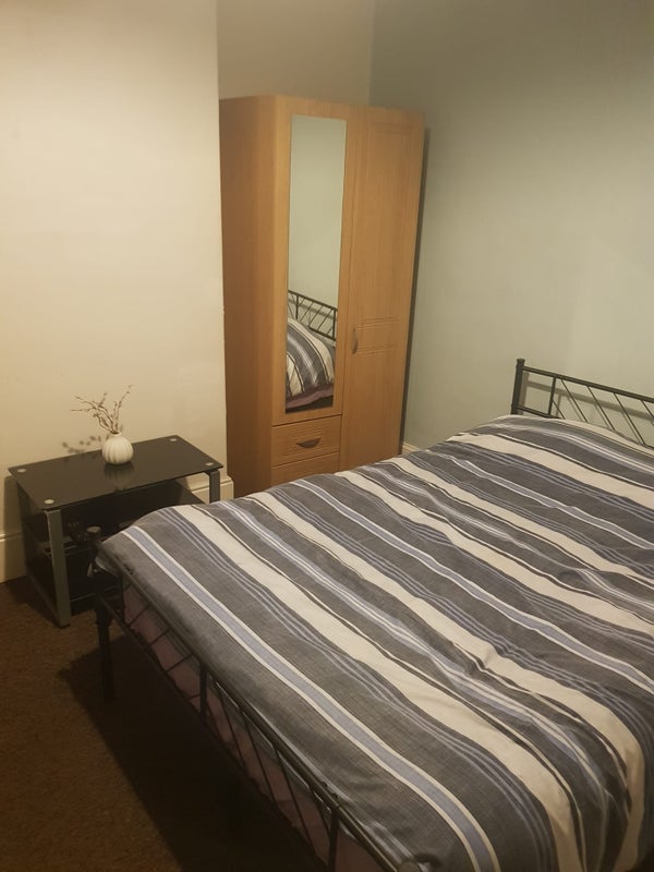 Photo 1: Bedroom