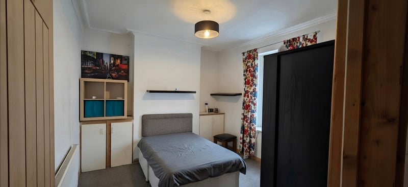 Photo 1: Bedroom (Ground floor)