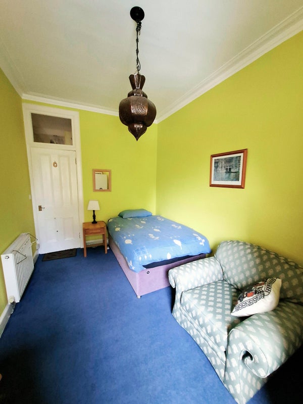 Photo 1: Bedroom
