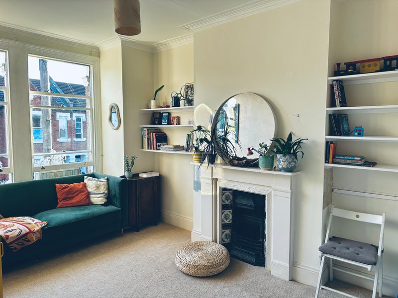 Photo 1: Reception room
