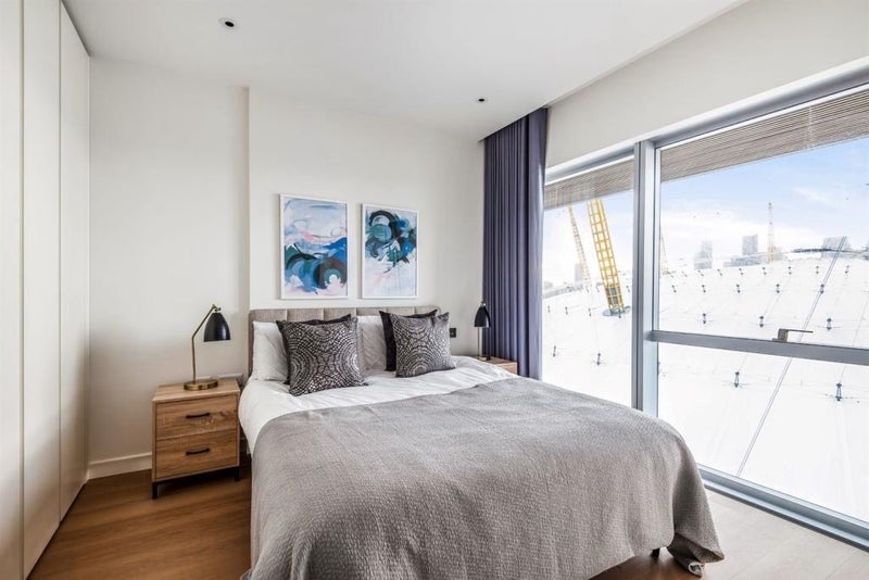 Photo 1: Bedroom 