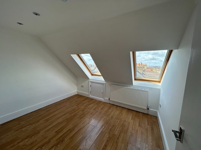 Photo 1: Advertised Room