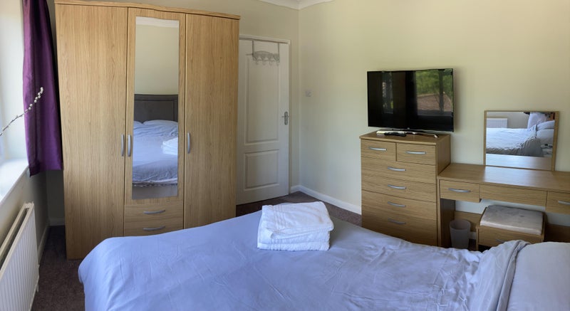 Photo 1: Bedroom 1