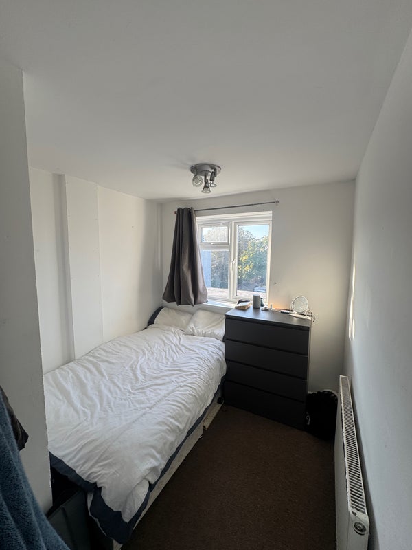 Photo 1: Bedroom