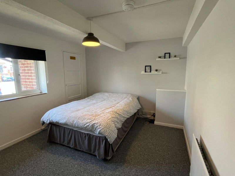 Photo 1: Room 1