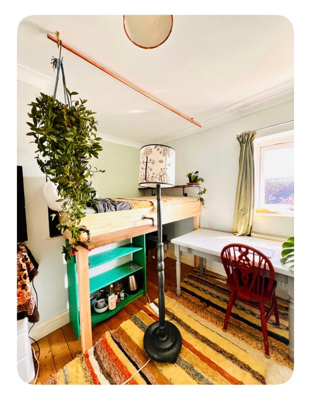 Photo 1: Bedroom