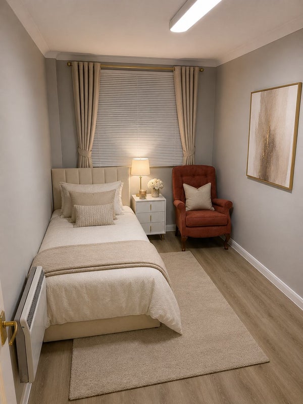 Photo 1: Room dressed up