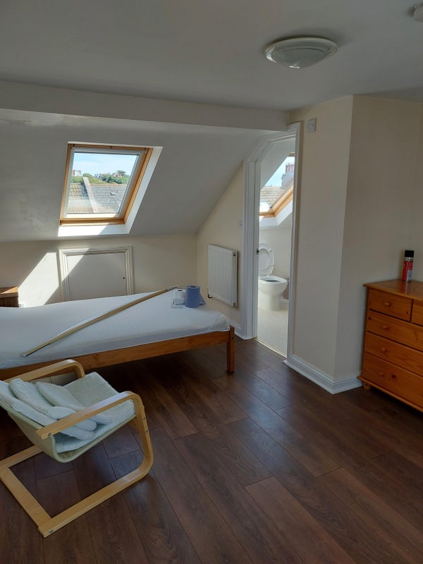 Photo 1: room 5 east side