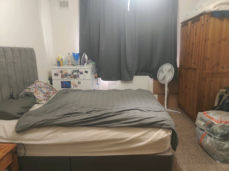 Photo 1: Bedroom