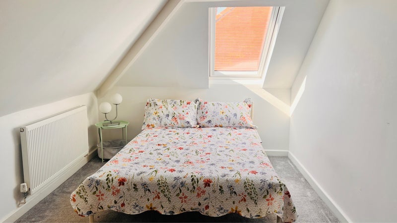 Photo 1: Bedroom