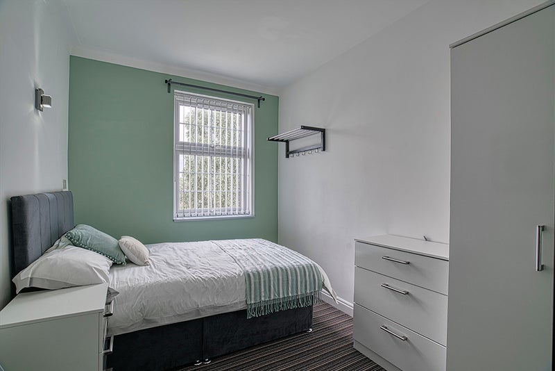 Photo 1: Room 9