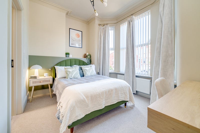 Photo 1: Room 1