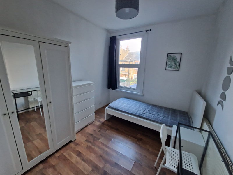 Photo 1: Bedroom 