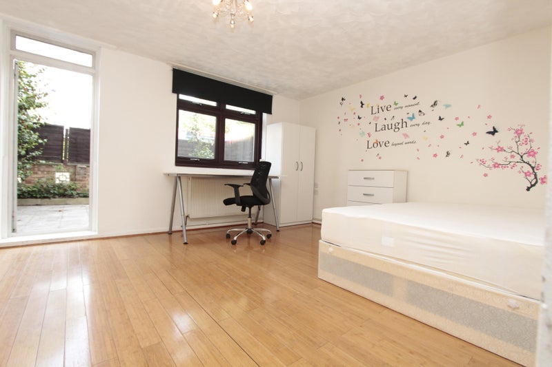Photo 1: Room 1: £295 per week - Double room couples are welcome with garden - £1,278 per month - available