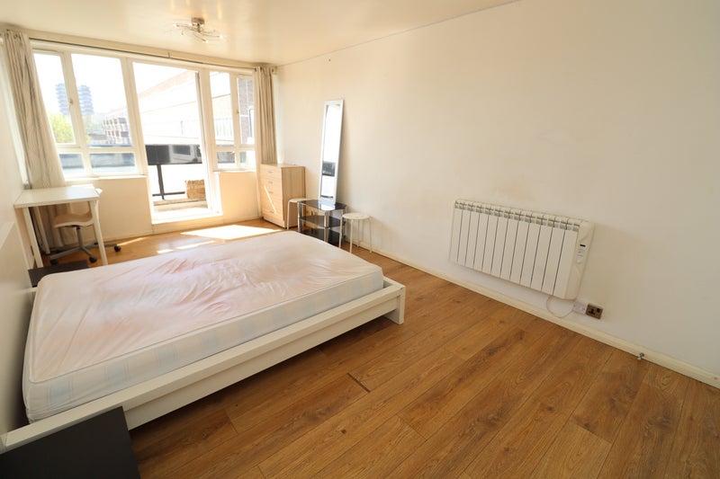 Photo 1: Room 1: £295 per week - Double room couples are welcome with balcony - £1,295 per month