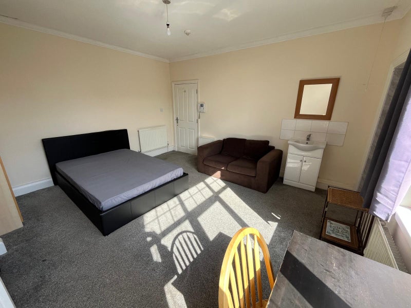 Photo 1: ROOM 1