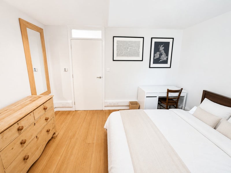 Photo 1: Bedroom 1