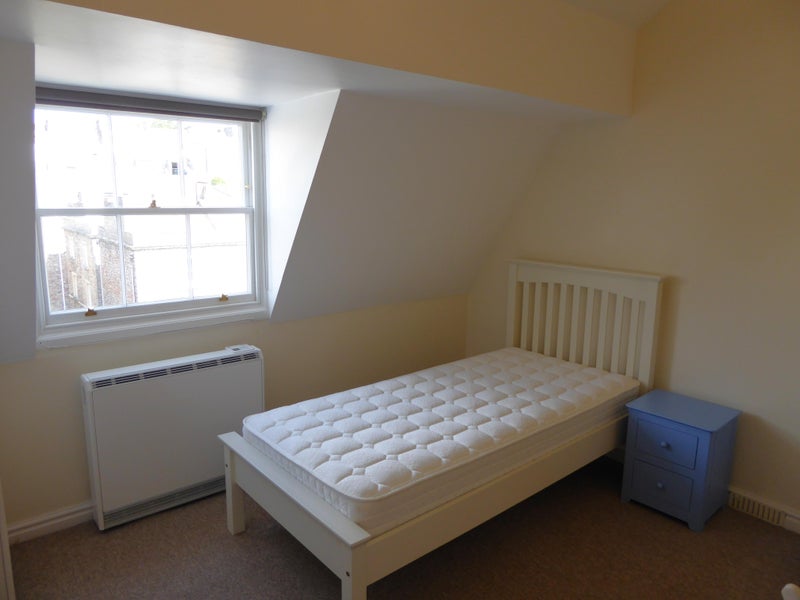 Photo 1: Room 1/3