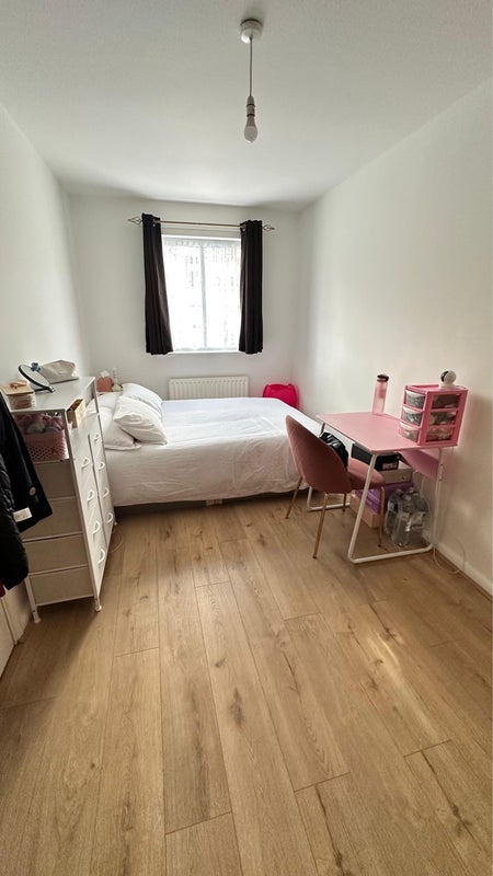 Photo 1: Double room, double size bed