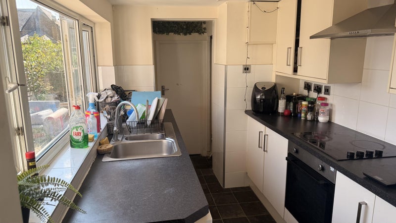 Photo 1: Kitchen