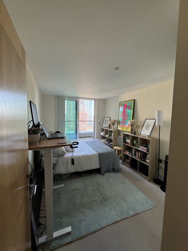 Photo 1: Bedroom