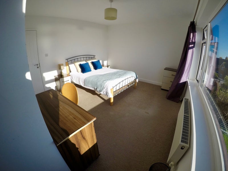 Photo 1: Bedroom