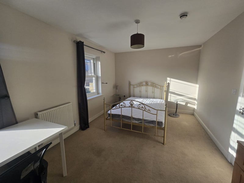 Photo 1: Room 5