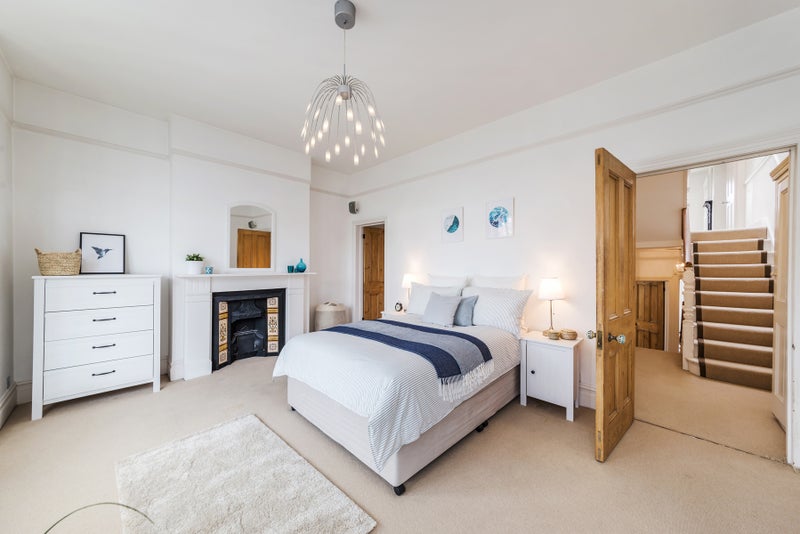 Photo 1: Bedroom