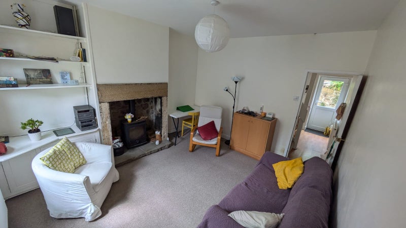 Photo 1: Sitting room 