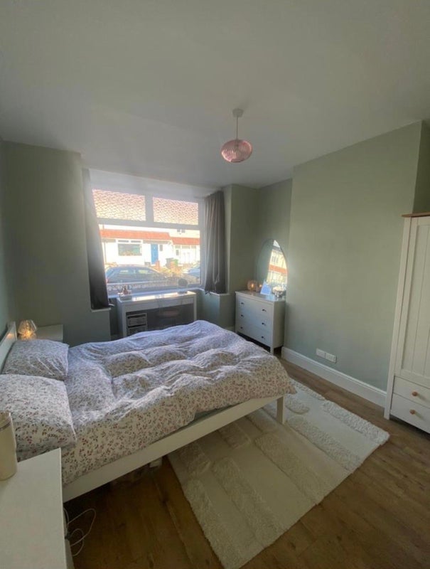 Photo 1: Room advertised - comes unfurnished