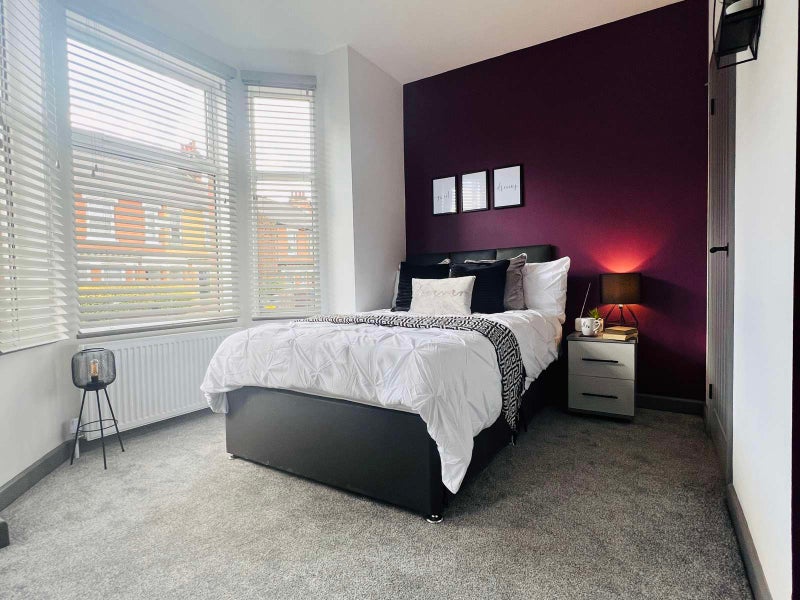 Photo 1: Bedroom 1
