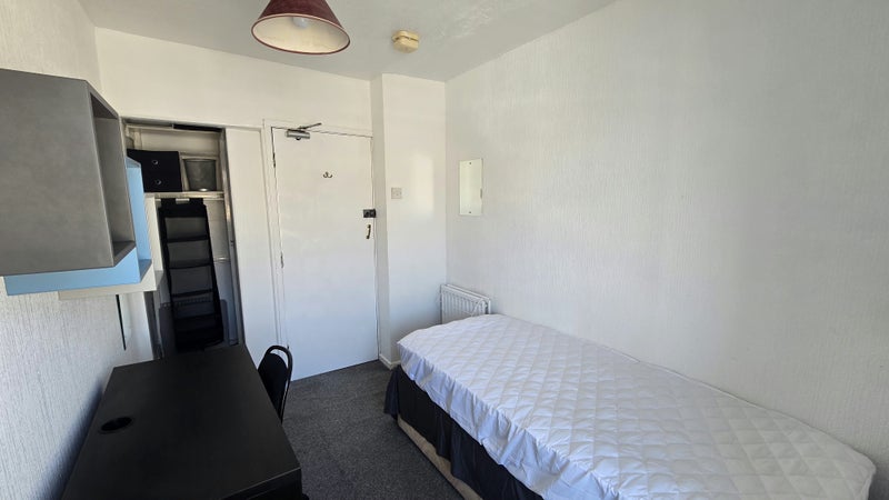 Photo 1: Single bed with walked in closet
