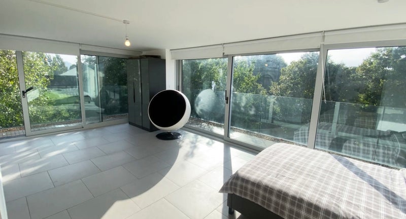 Photo 1: ROOM F. En Suite + terrace